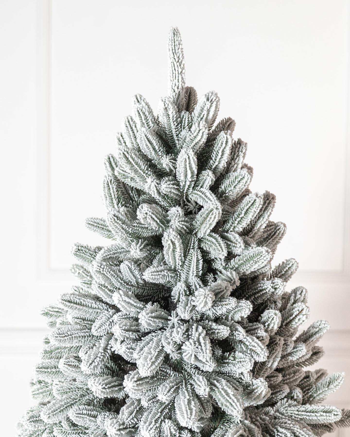 Complete Traditional Snowy Christmas Tree