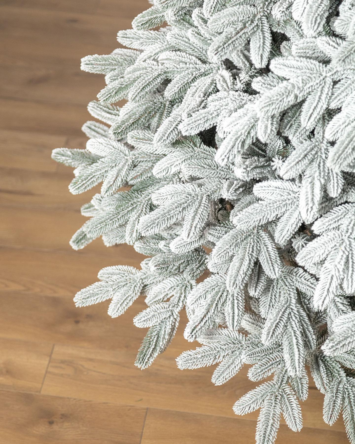 Complete Traditional Snowy Christmas Tree