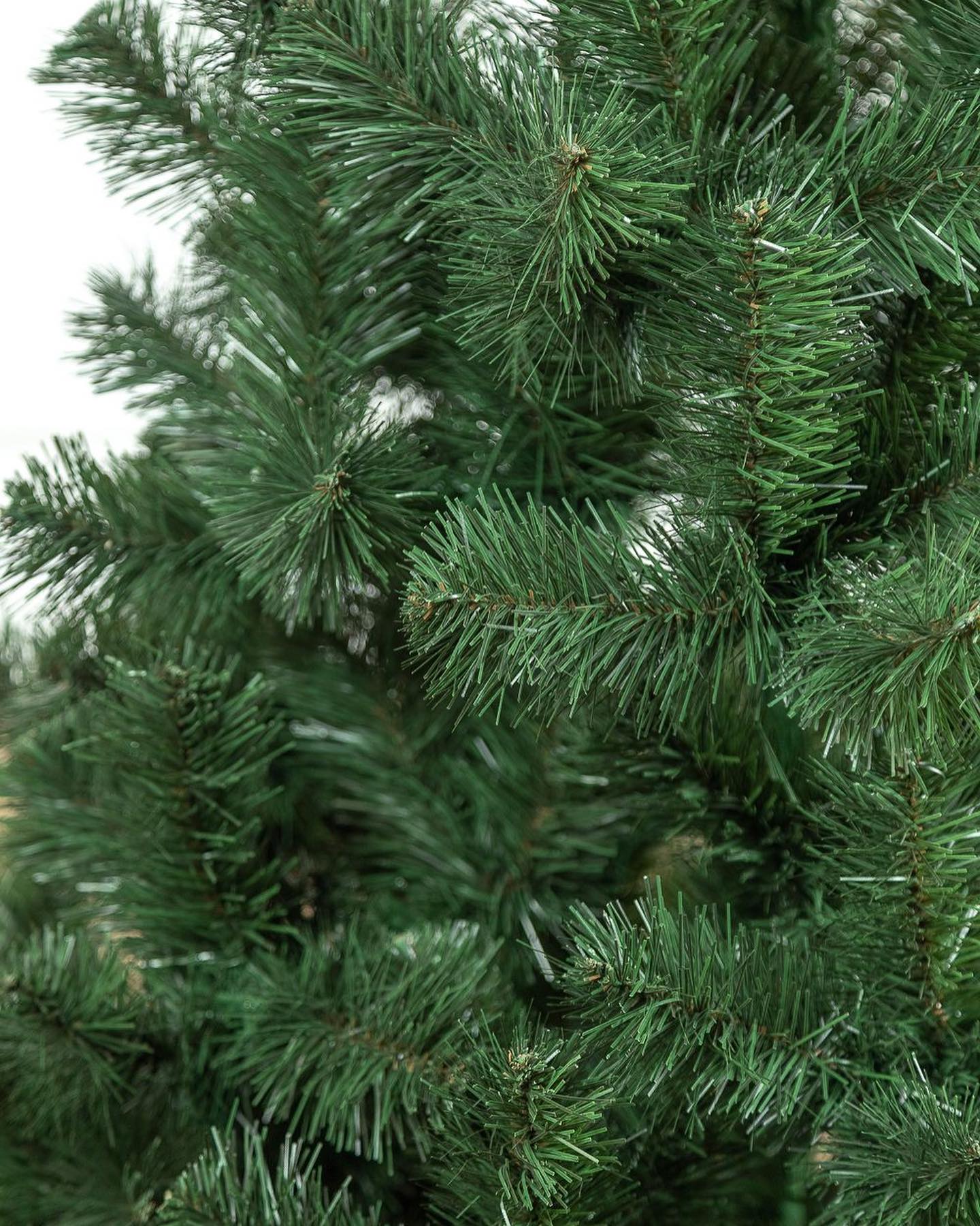 Simple Traditional Christmas Tree