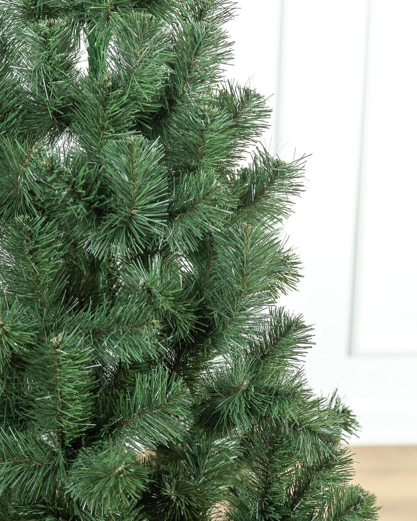 Simple Traditional Christmas Tree