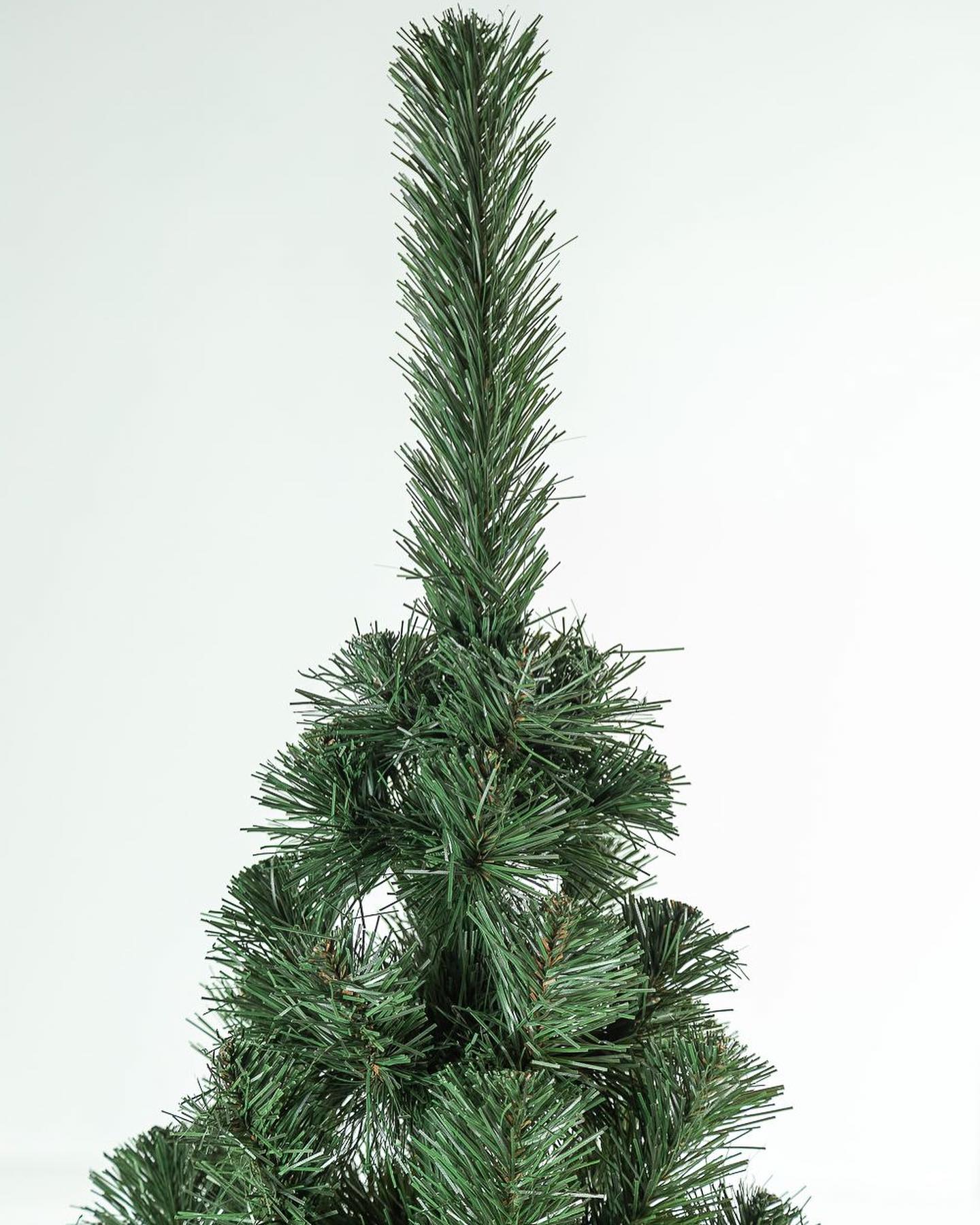 Simple Traditional Christmas Tree