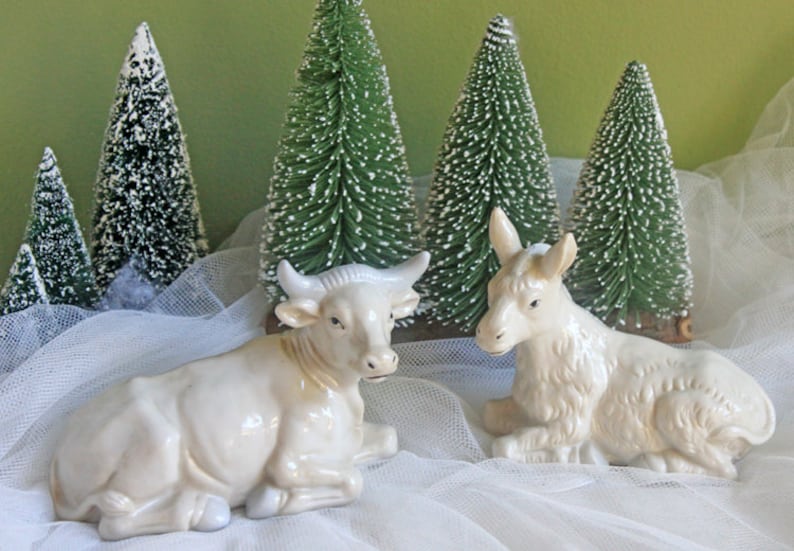 Robert Stanley 7-Piece Nativity Set. Modern, Elongated, Mostly White, Hand-Painted Figures.