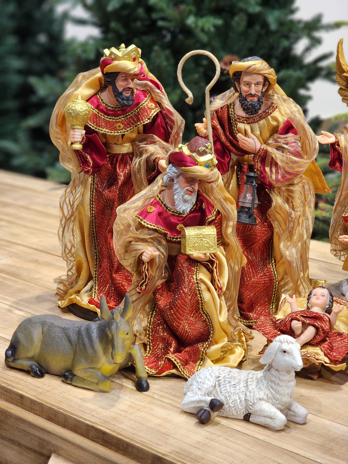 RESIN NATIVITY SCENE WITH LUXURY FABRIC 11 PCS | Promotion only sizes 28 and 36cm