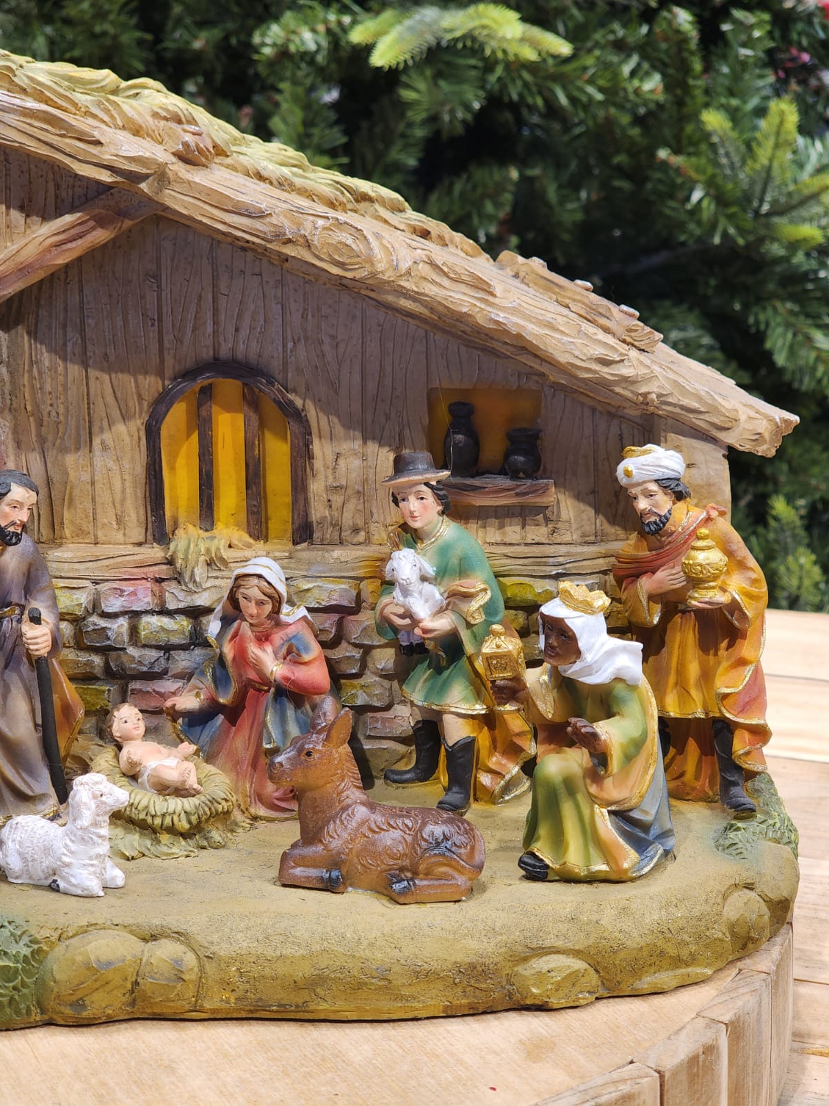 RESIN NATIVITY SCENE - PIECE WITH SOUND