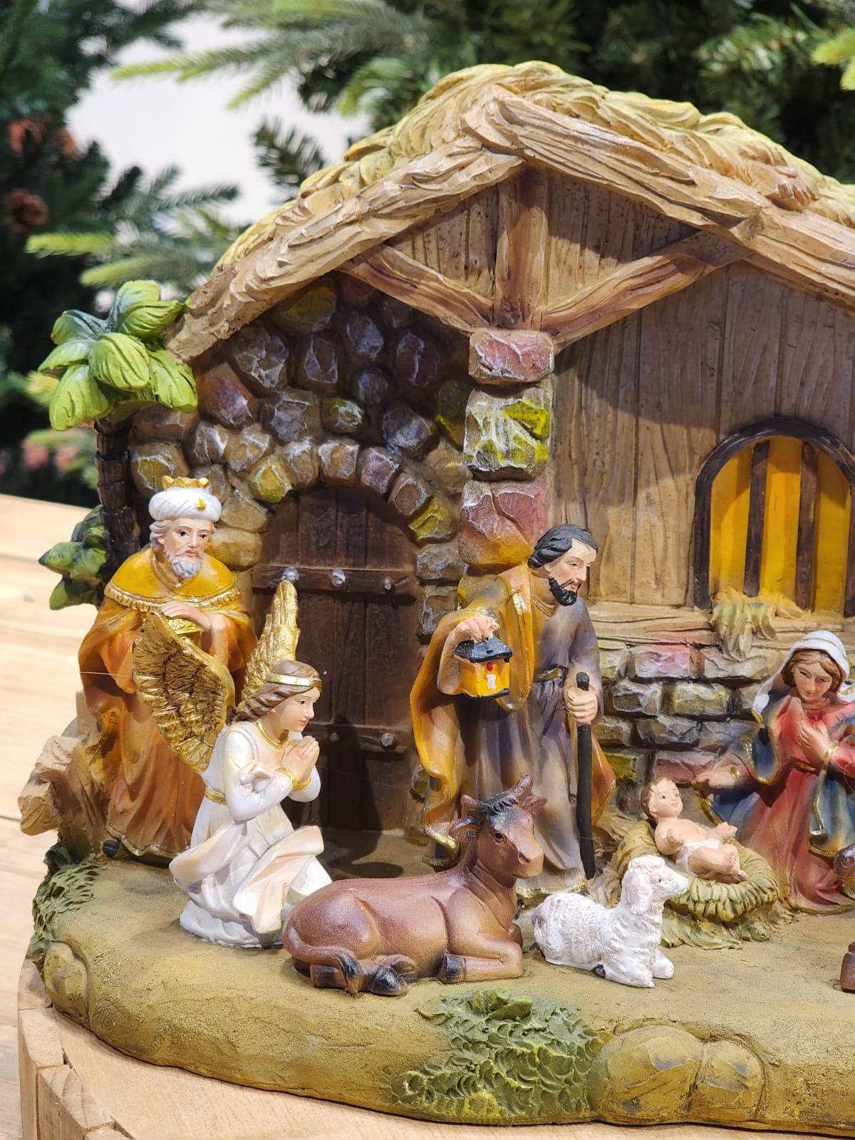 RESIN NATIVITY SCENE - PIECE WITH SOUND