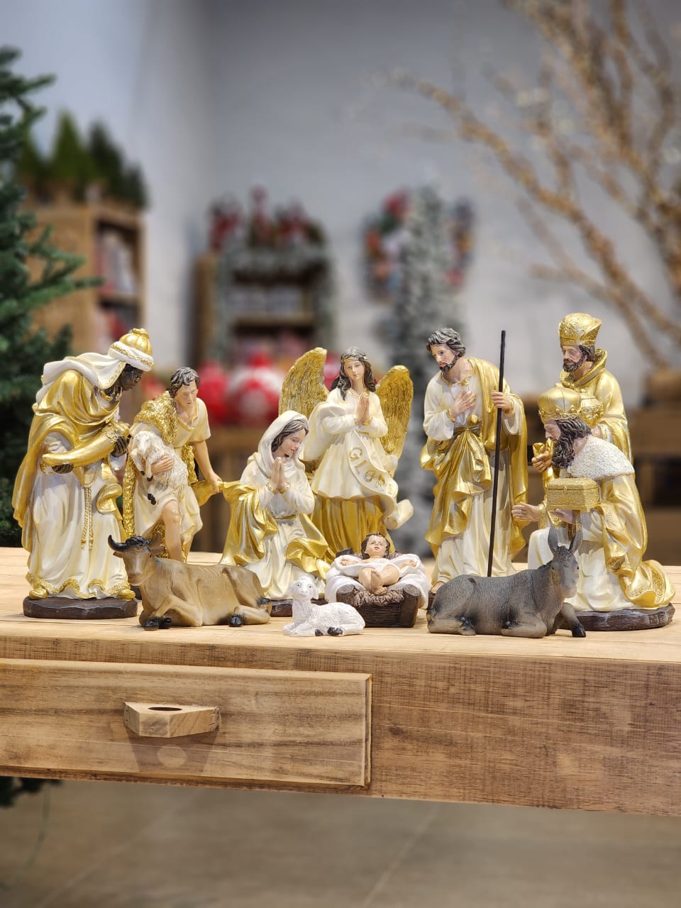 11-Piece Resin Nativity Scene, Luxury Gold