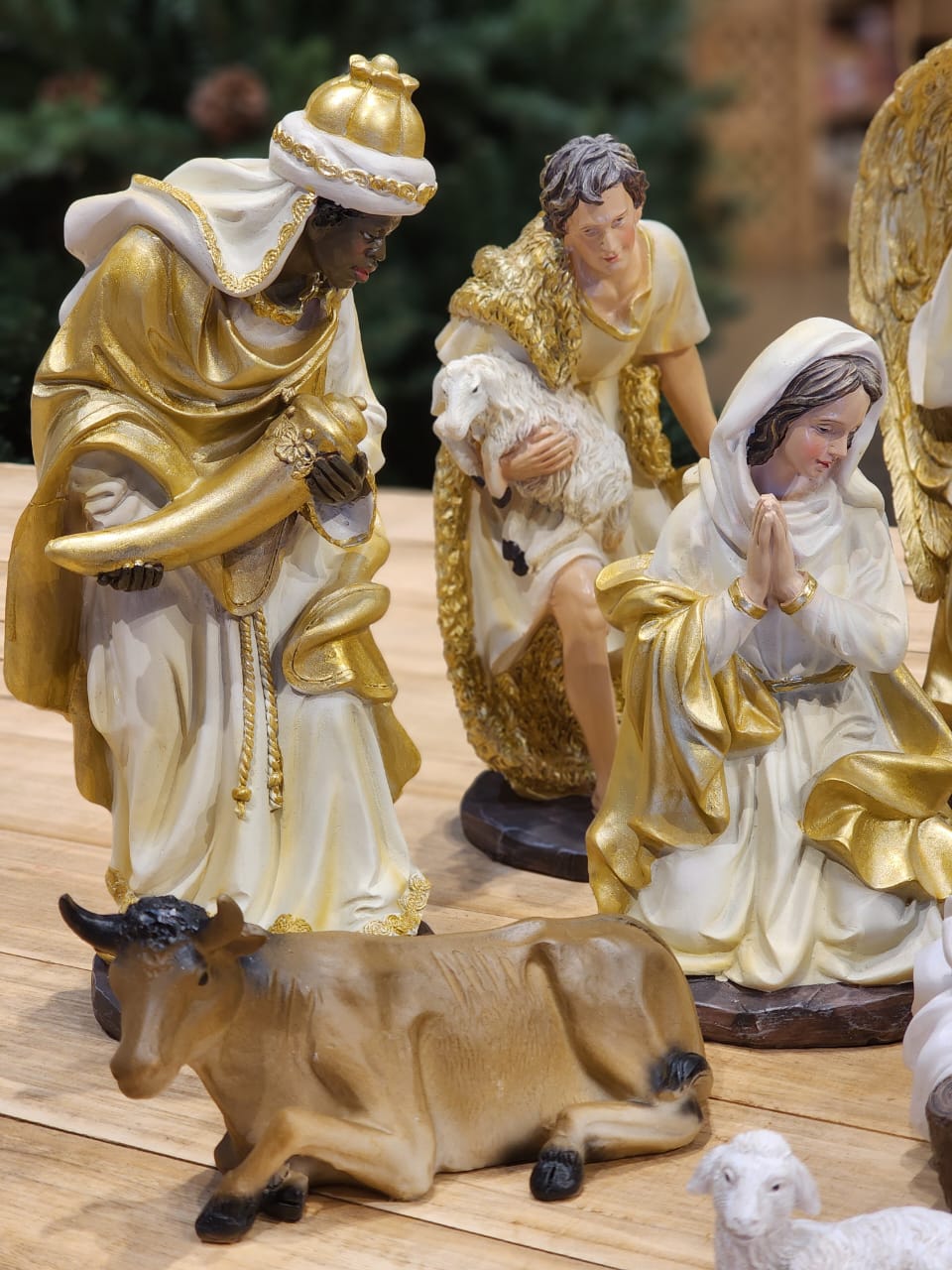 11-Piece Resin Nativity Scene, Luxury Gold
