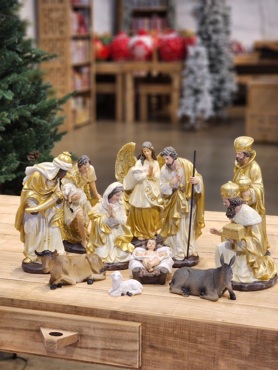11-Piece Resin Nativity Scene, Luxury Gold
