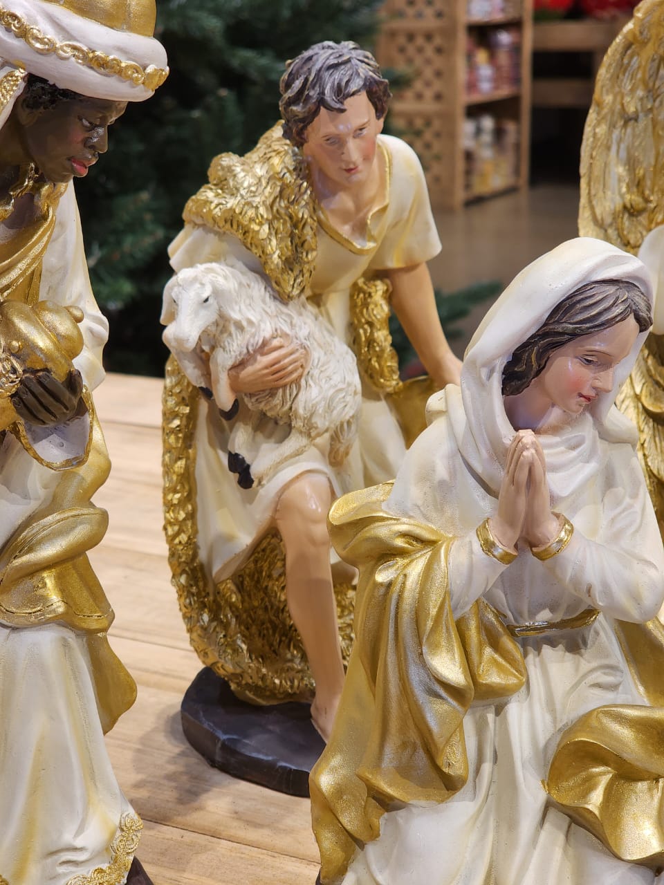 11-Piece Resin Nativity Scene, Luxury Gold