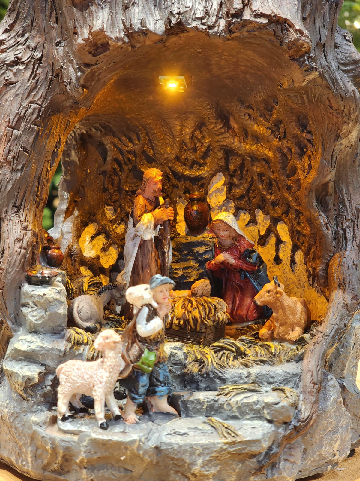 NATIVITY SCENE IN THE STONE WITH LIGHT CHRISTMAS VILLAGE SCENE