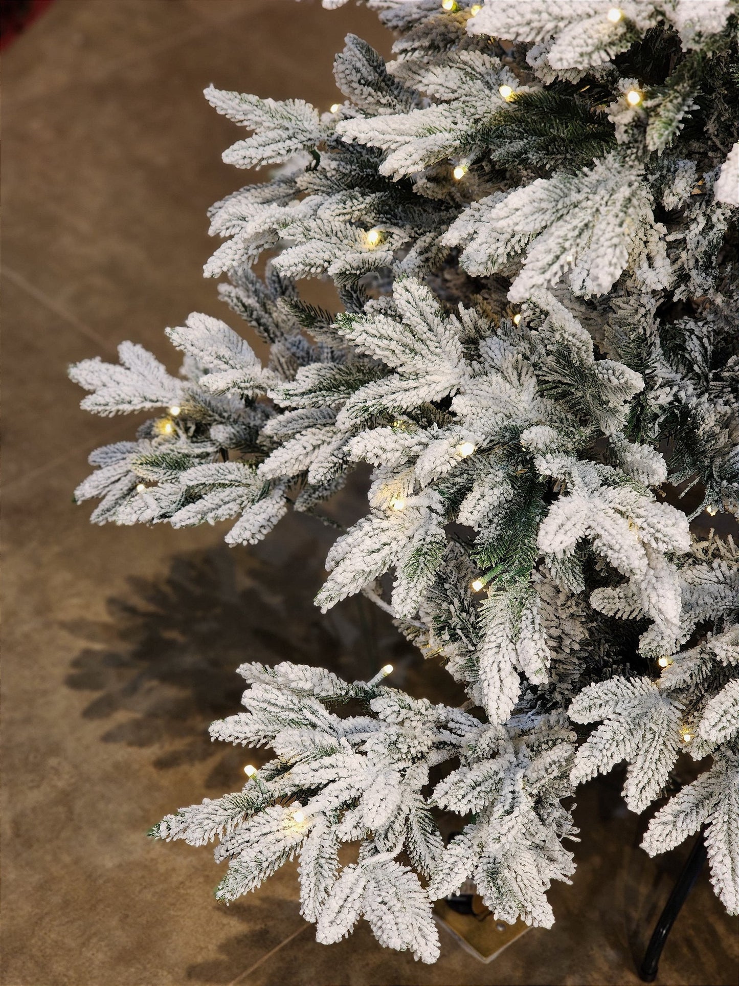 MENDOZA NEVADA TREE WITH WARM LEDS