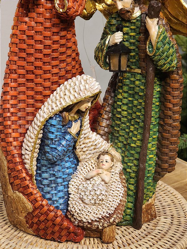 HOLY FAMILY COLORED IN RESIN WITH LED