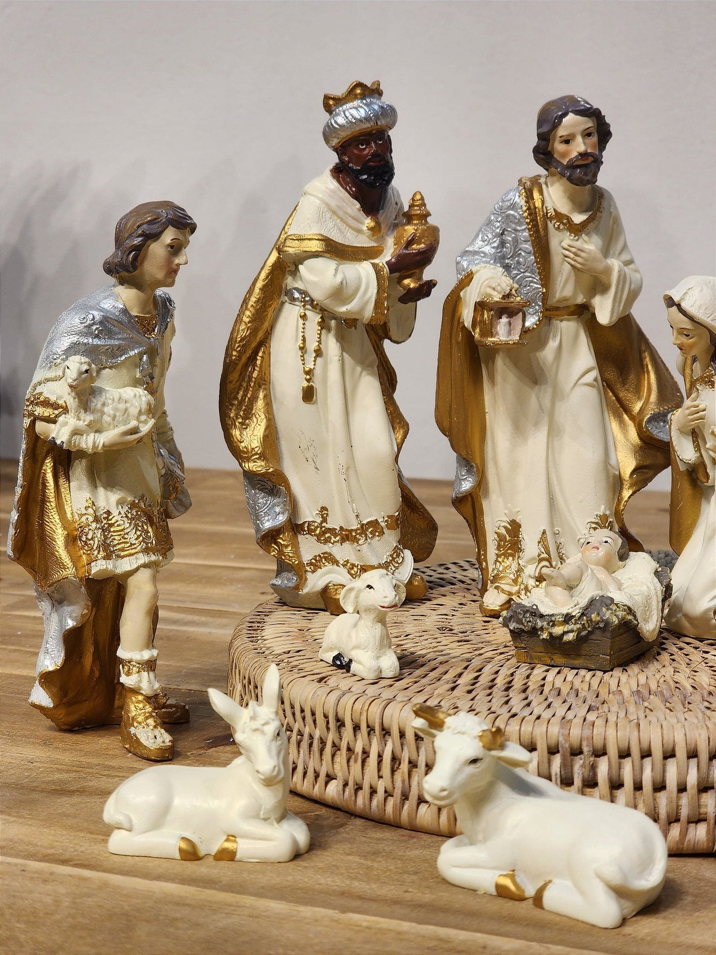 GOLDEN RESIN NATIVITY SCENE 9 PCS