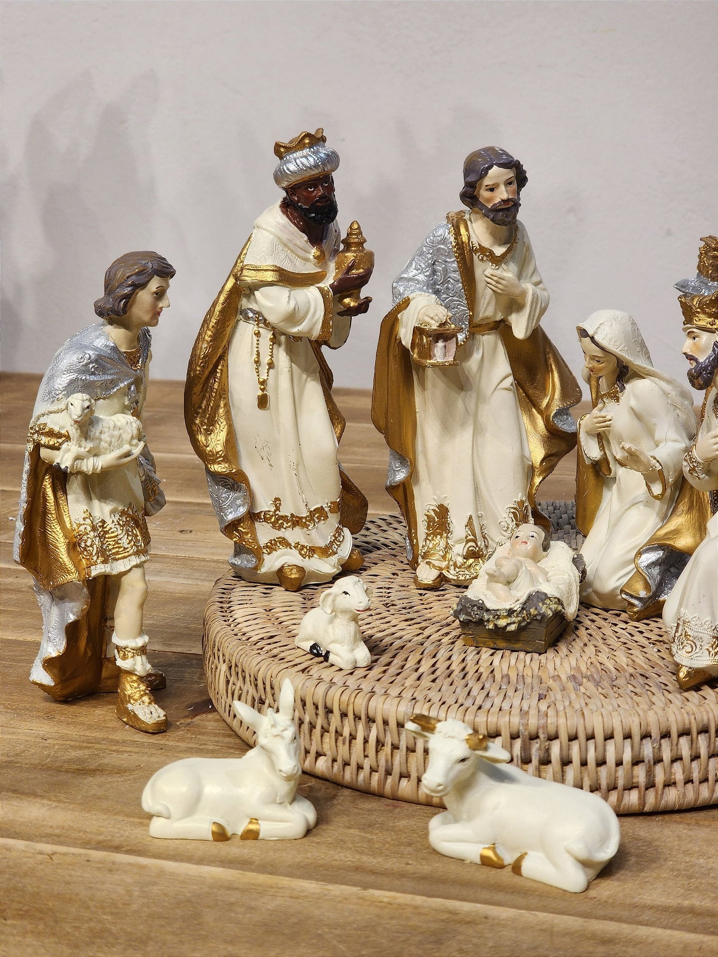 GOLDEN RESIN NATIVITY SCENE 9 PCS