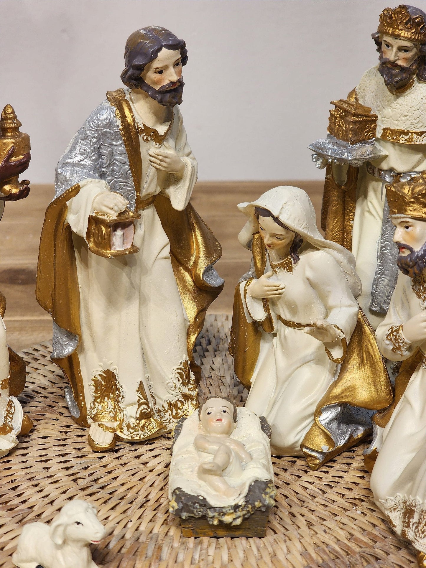 GOLDEN RESIN NATIVITY SCENE 9 PCS