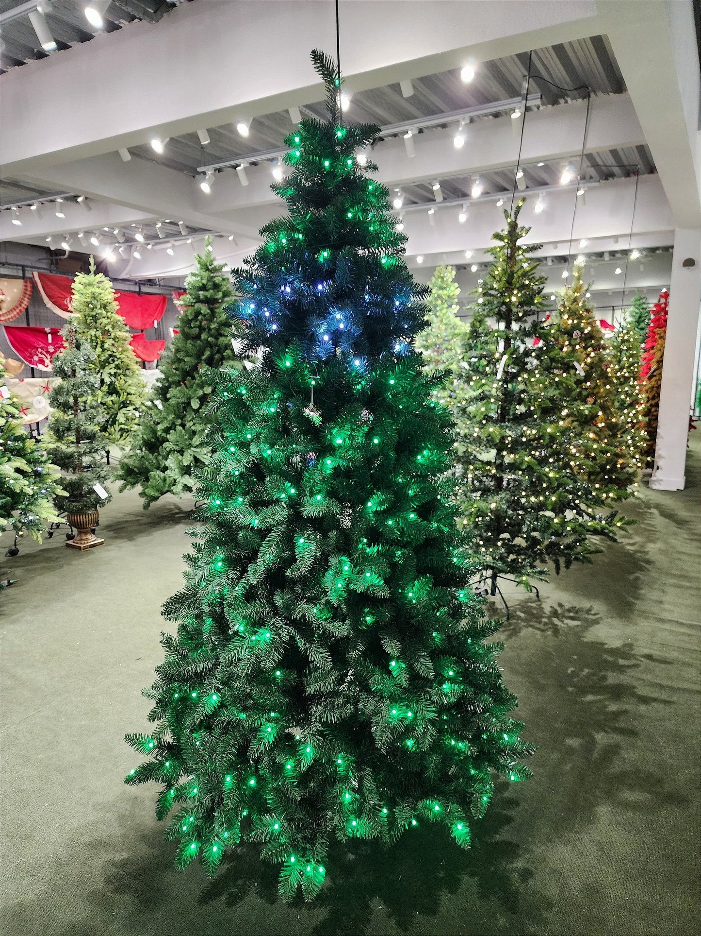 BAHRAIN PINE TREE 1217 BRANCHES 2.10CM WITH 390 RGB LEDS WITH FUNCTIONS