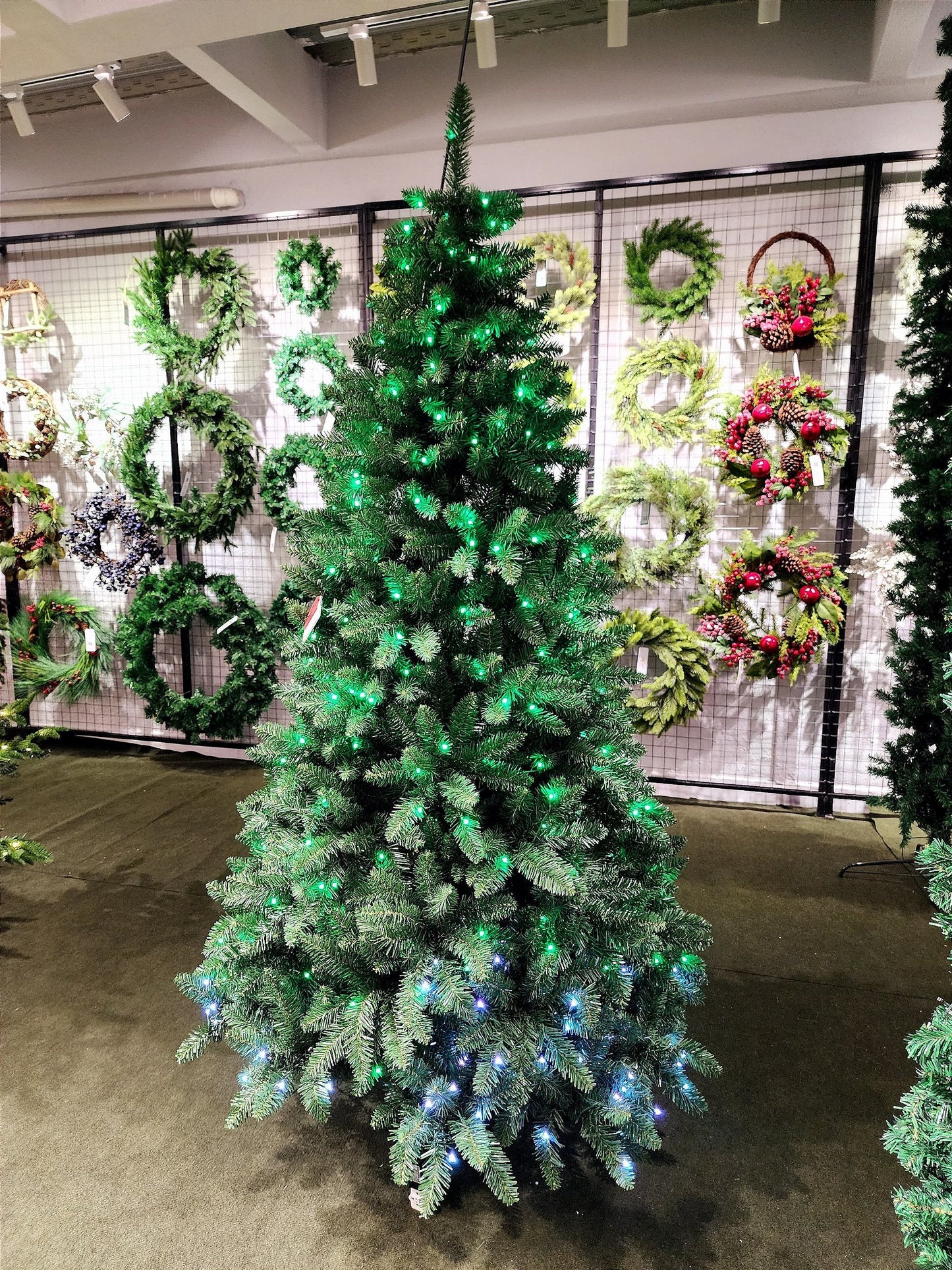 BAHRAIN PINE TREE 1217 BRANCHES 2.10CM WITH 390 RGB LEDS WITH FUNCTIONS