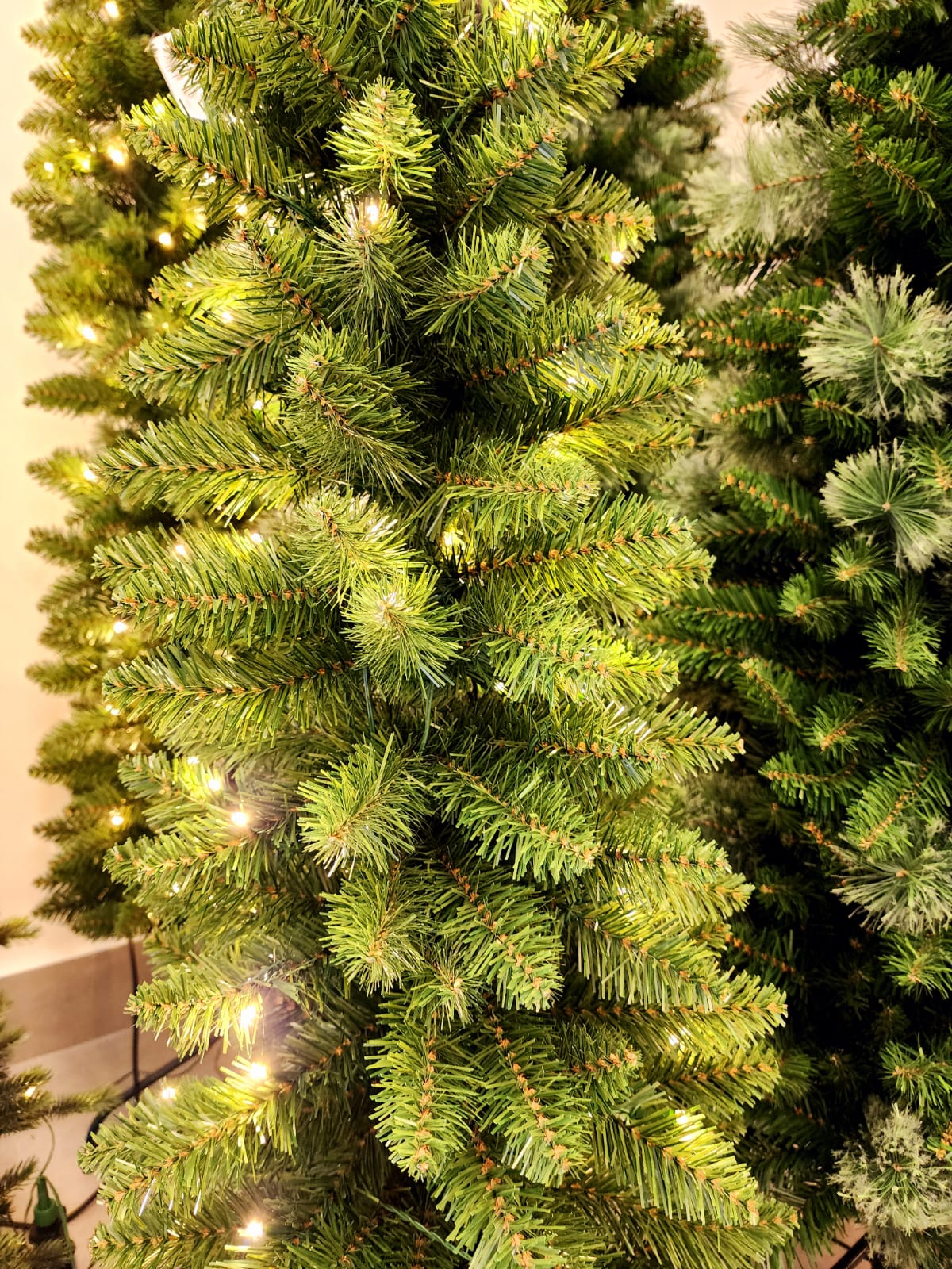 BARCELONA SLIM TREE 213 BRANCHES 70 WARM LEDS 1.50CM