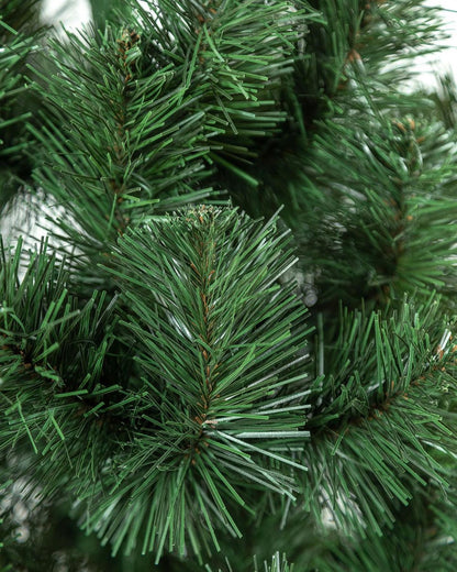 Simple Traditional Christmas Tree