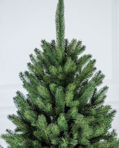 Simple Traditional Christmas Tree