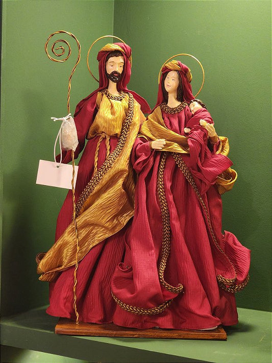 HOLY FAMILY IN RESIN WITH RED AND GOLD 46CM