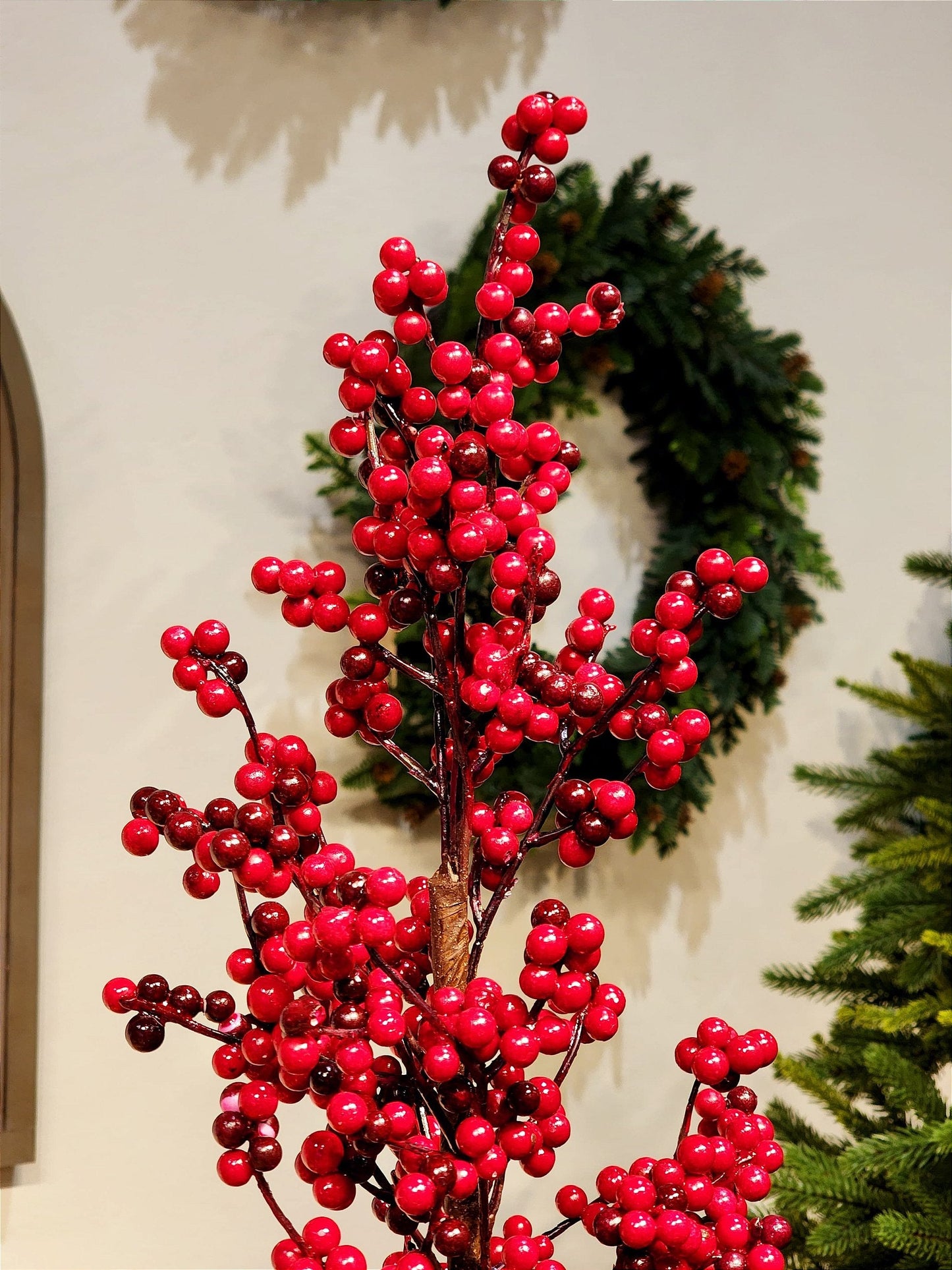 TREE WITH BERRY IN 1.30CM METAL VASE