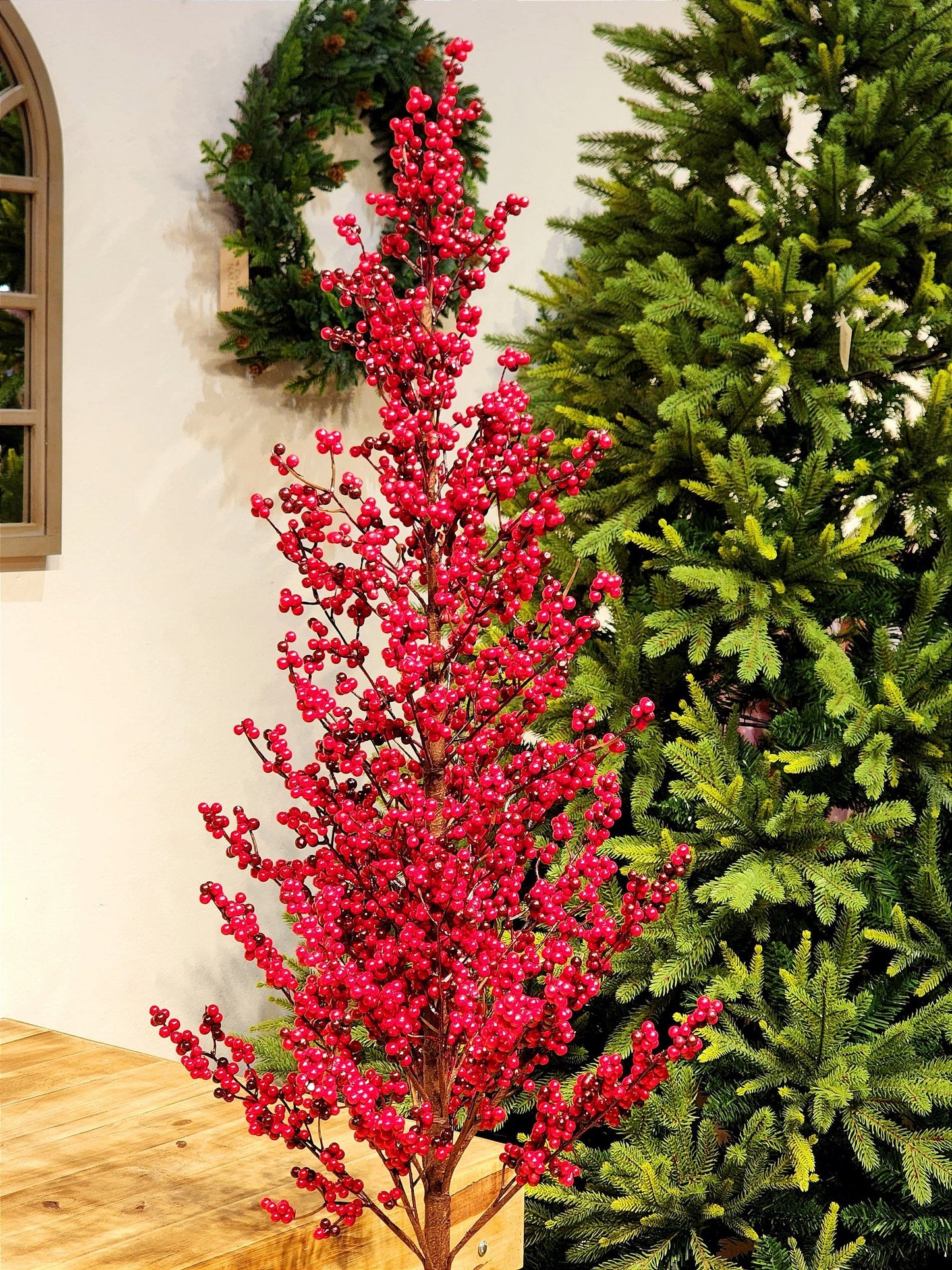 TREE WITH BERRY IN 1.30CM METAL VASE