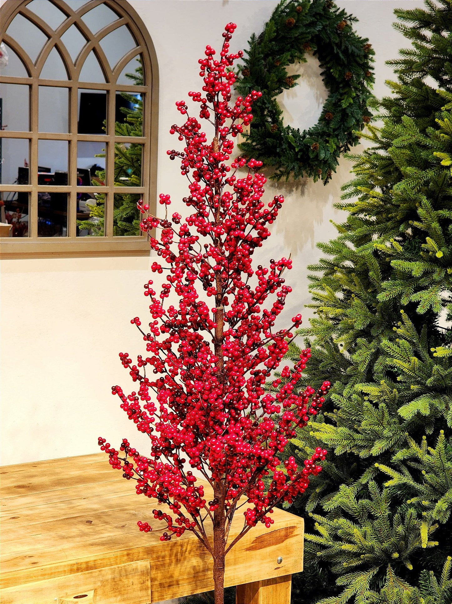 TREE WITH BERRY IN 1.30CM METAL VASE