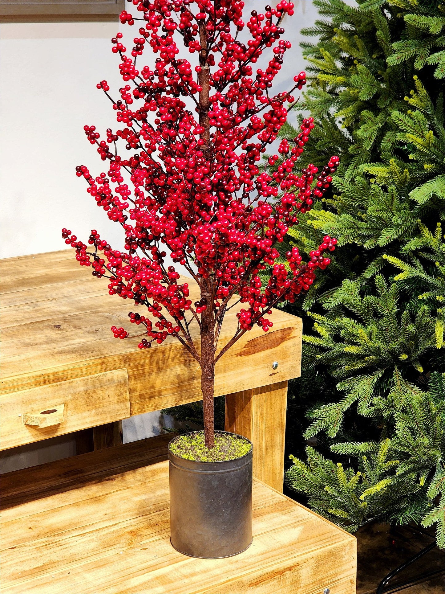 TREE WITH BERRY IN 1.30CM METAL VASE