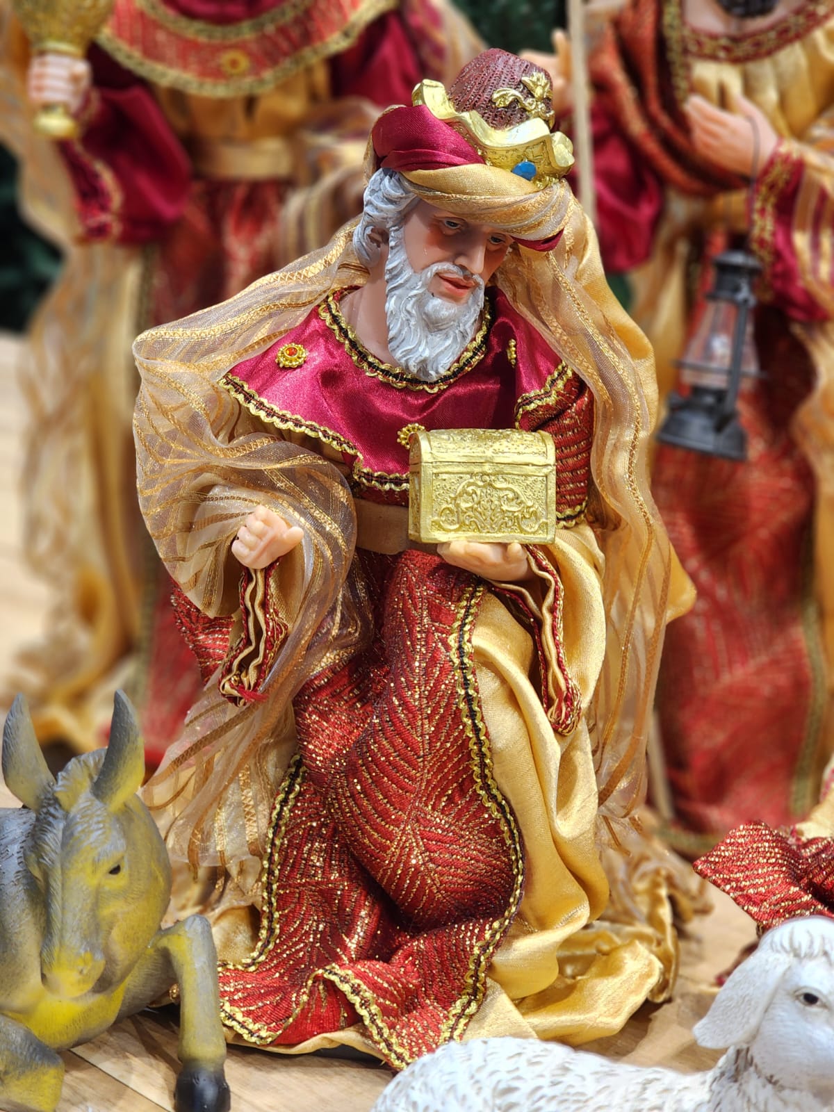RESIN NATIVITY SCENE WITH LUXURY FABRIC 11 PCS | Promotion only sizes 28 and 36cm