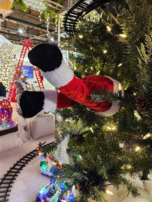 SANTA CLAUS ENTERING THE TREE WITH MOVEMENT