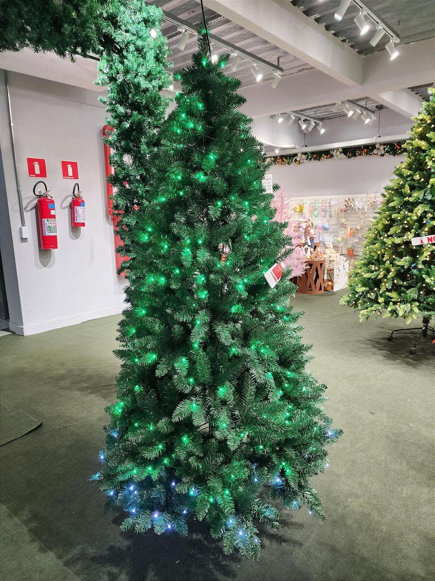 BAHRAIN PINE TREE 1217 BRANCHES 2.10CM WITH 390 RGB LEDS WITH FUNCTIONS