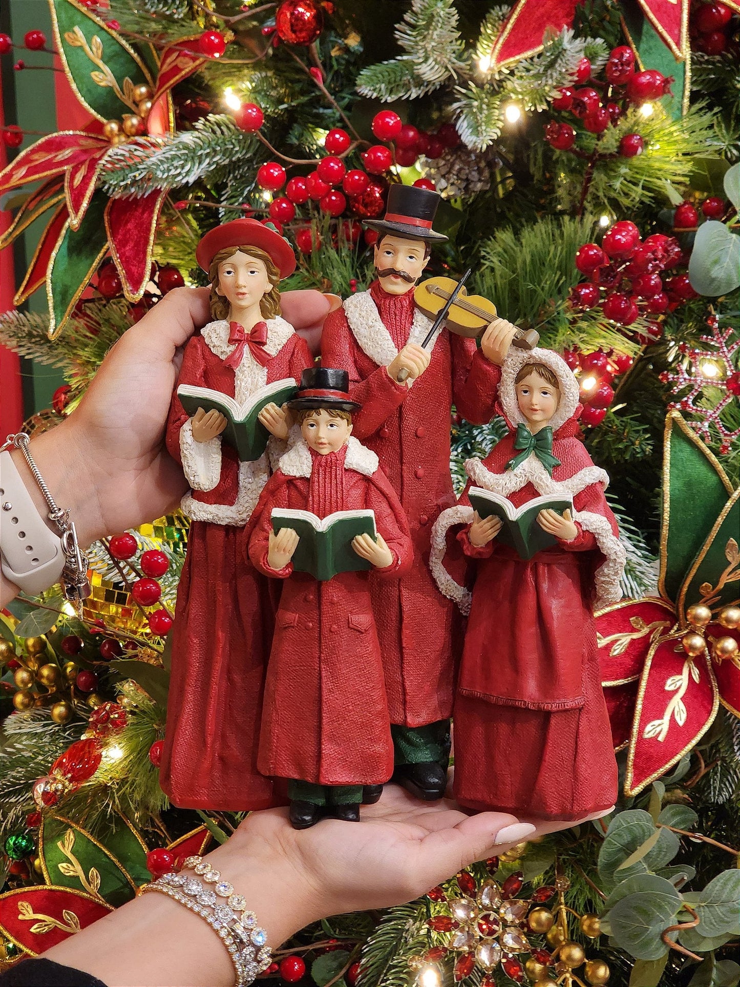 RED CORAL FAMILY IN RESIN 27CM
